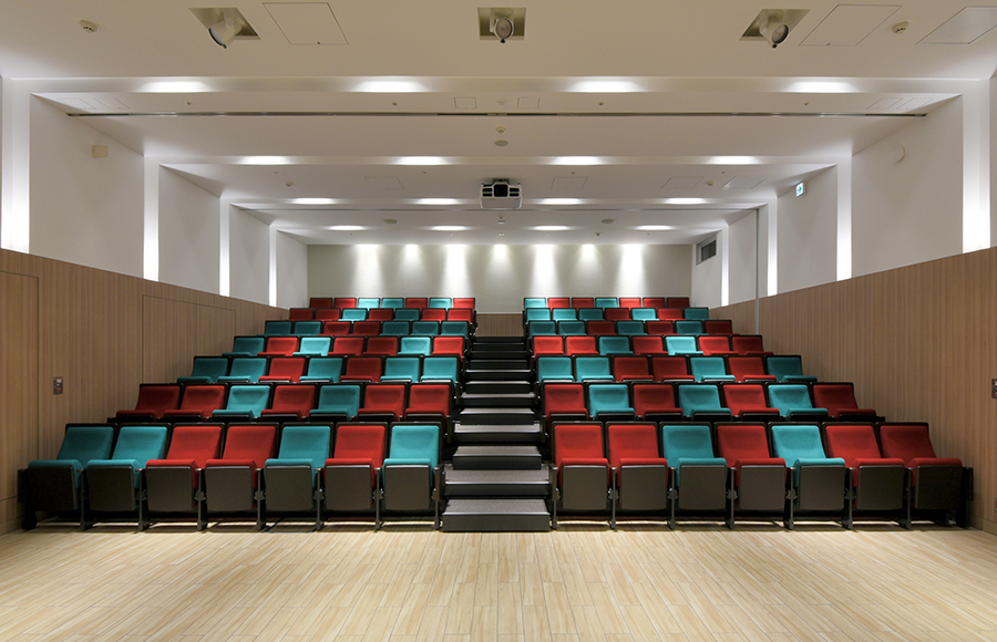 B1階 青洲記念講堂